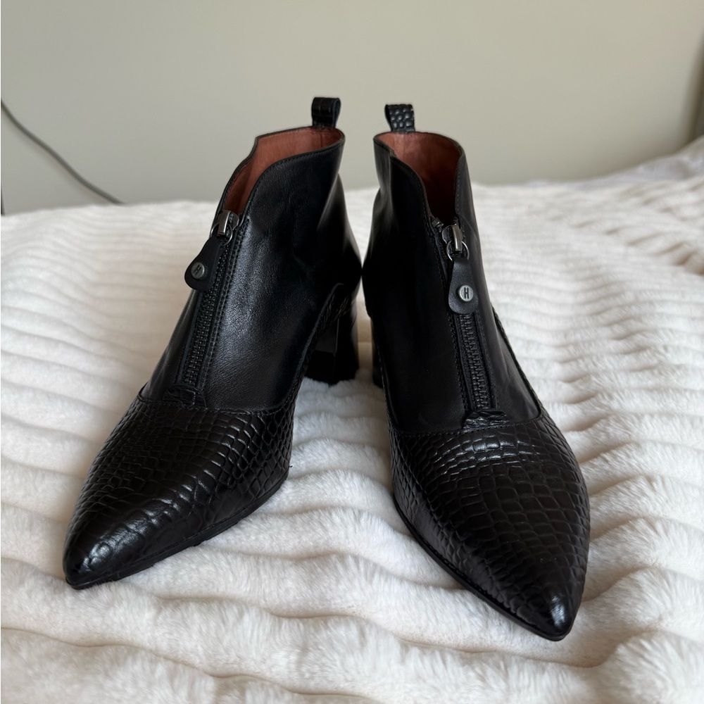 Chic Black Textured Ankle Booties